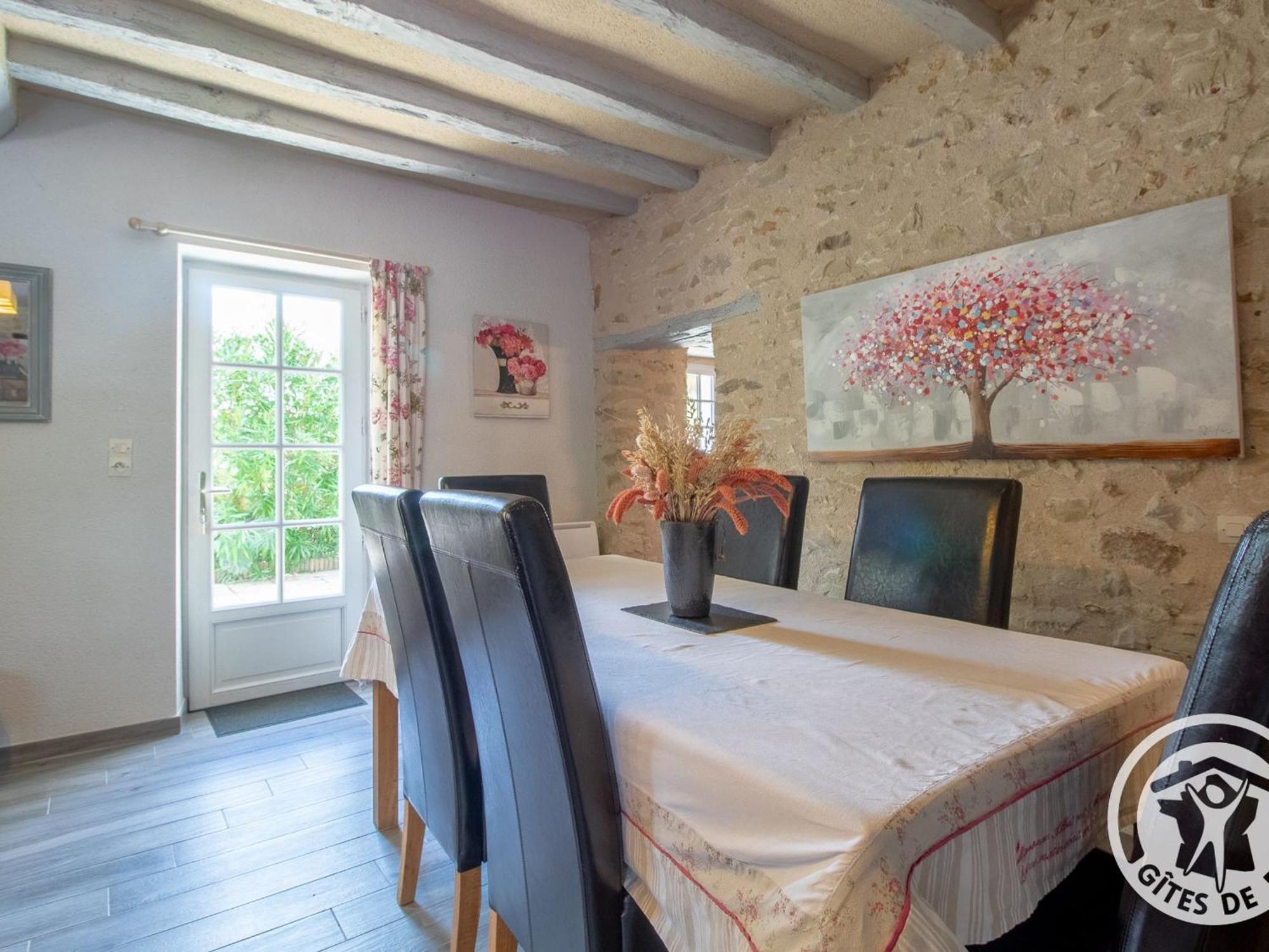 Gite Charmant Avec Jardin, Proche Activites Nautiques - Fr-1-622-75 Morannes sur Sarthe-Daumeray Exterior photo