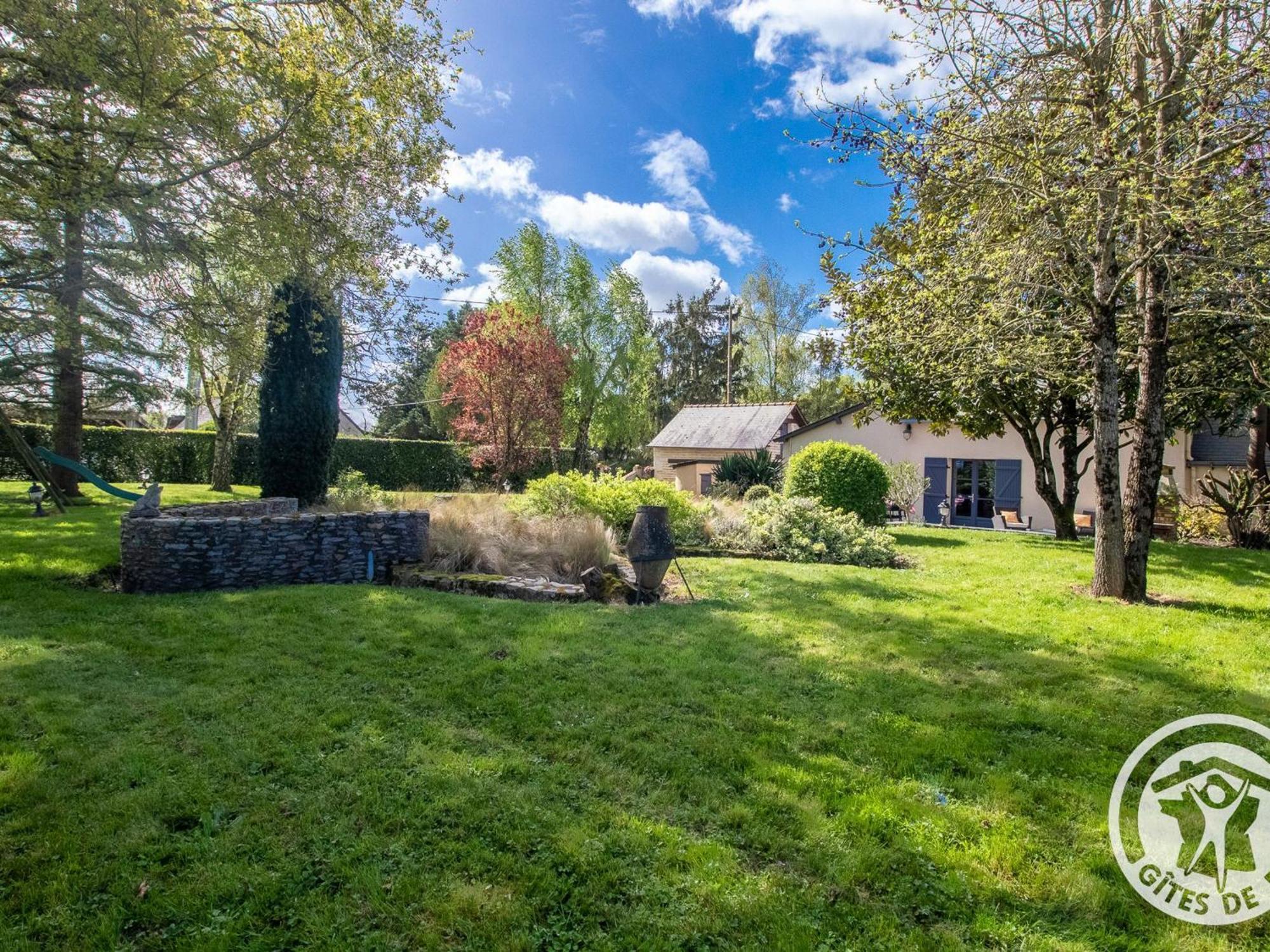 Gite Charmant Avec Jardin, Proche Activites Nautiques - Fr-1-622-75 Morannes sur Sarthe-Daumeray Exterior photo
